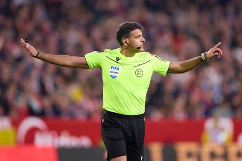 حكم نهائي السوبر الإسباني.. ريال مدريد لا يعرف الهزيمة أمام برشلونة في وجود جيل مانزانو